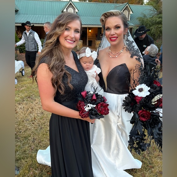 Dress warn once in a wedding. Great condition - Picture 5 of 5